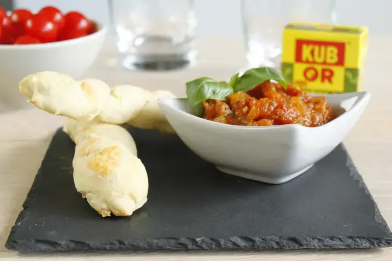 Focaccia et sauce méridionale