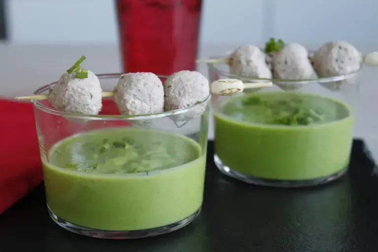 Boulettes chèvre jambon et velouté glacé de petits pois