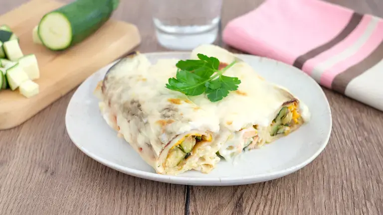 Crepes gratinées au saumon et courgettes grillées