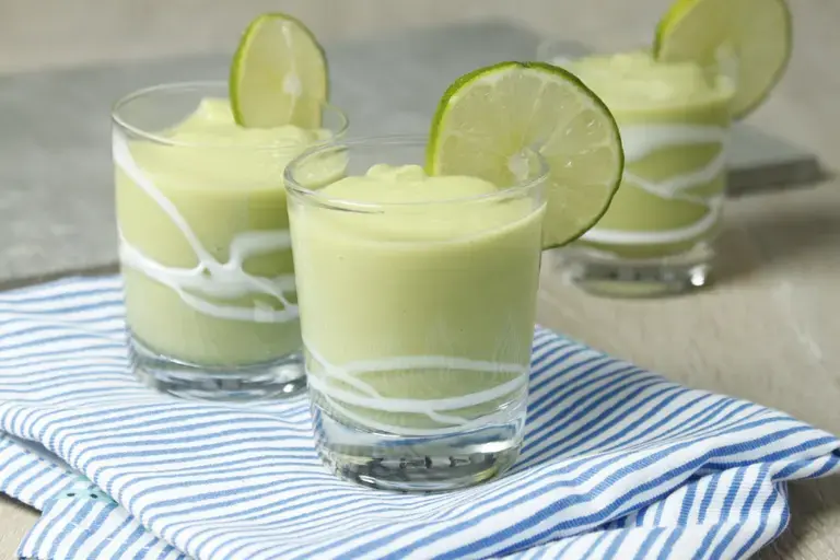 Soupe froide avocat citron vert concombre gingembre