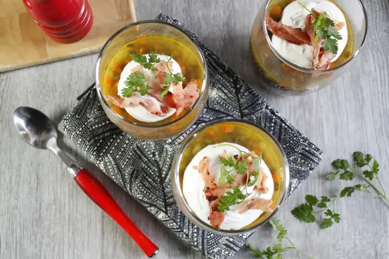 Verrines de lentilles au bacon et chantilly de cerfeuil