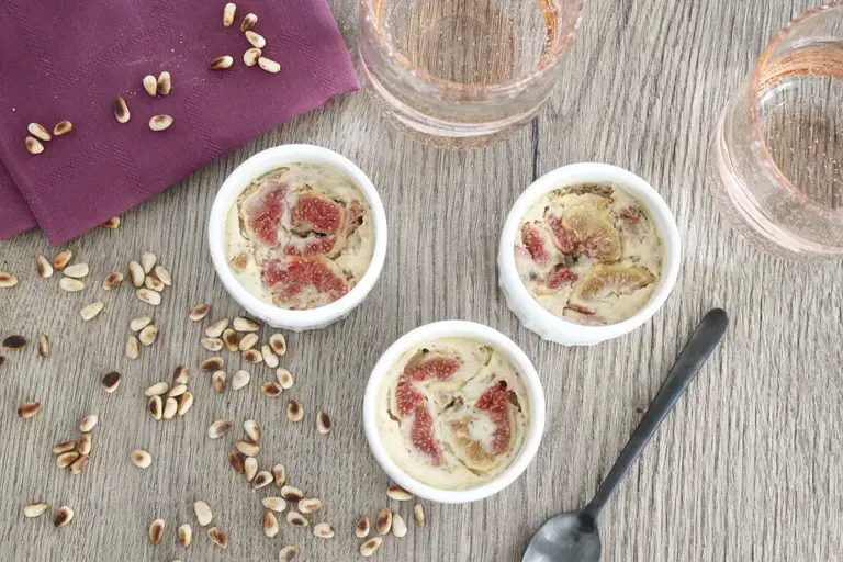 Crèmes aux figues et pignons