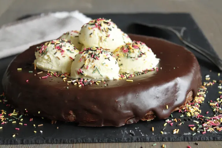 Gâteau nid glacé au chocolat