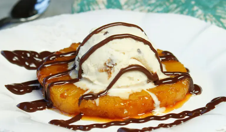 Ananas des îles chocolat glace rhum raisin