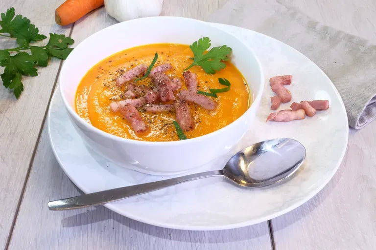 Soupe de carottes aux lardons