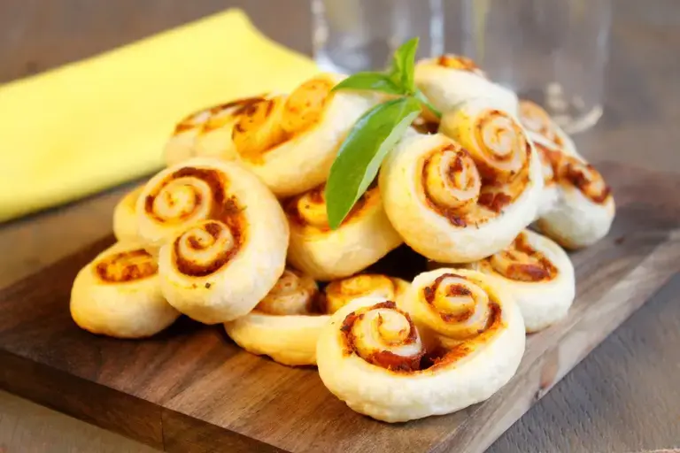 Palmiers feuilletés apéritifs tomate
