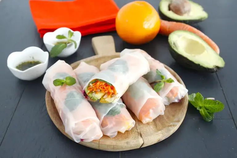 Rouleaux de printemps avocat, carottes, orange anti-gaspi