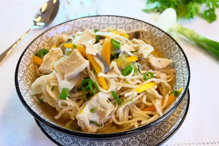 Soupe chinoise aux émincés de soja