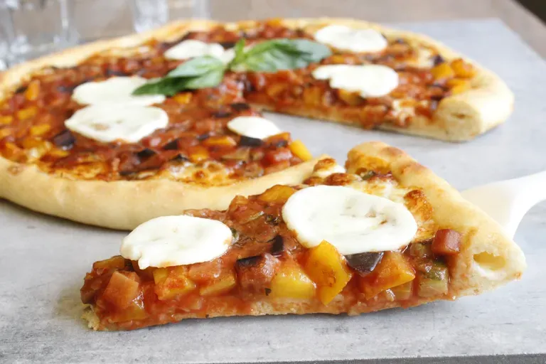 Pizza aux légumes d'été et mozzarella Thermomix