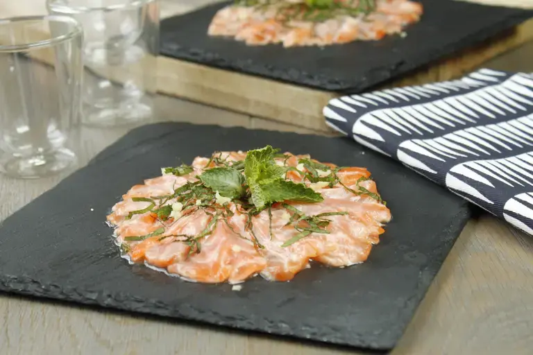 Carpaccio de saumon menthe et gingembre