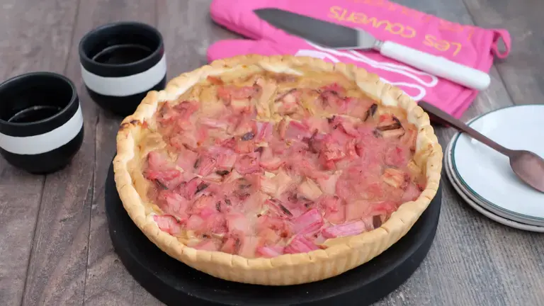 Tarte à la rhubarbe et confiture de lait