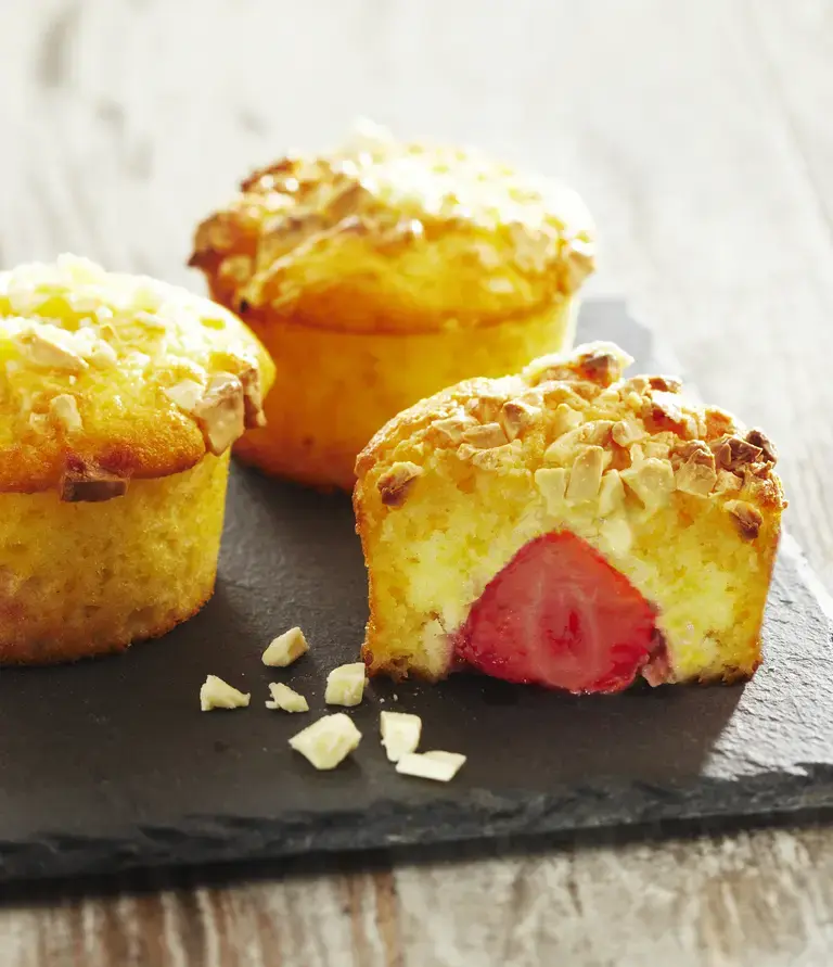 Muffins chocolat blanc coeur de fraises )