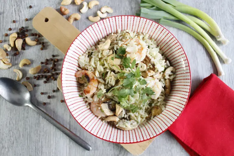 Riz asiatique aux crevettes et noix de cajou
