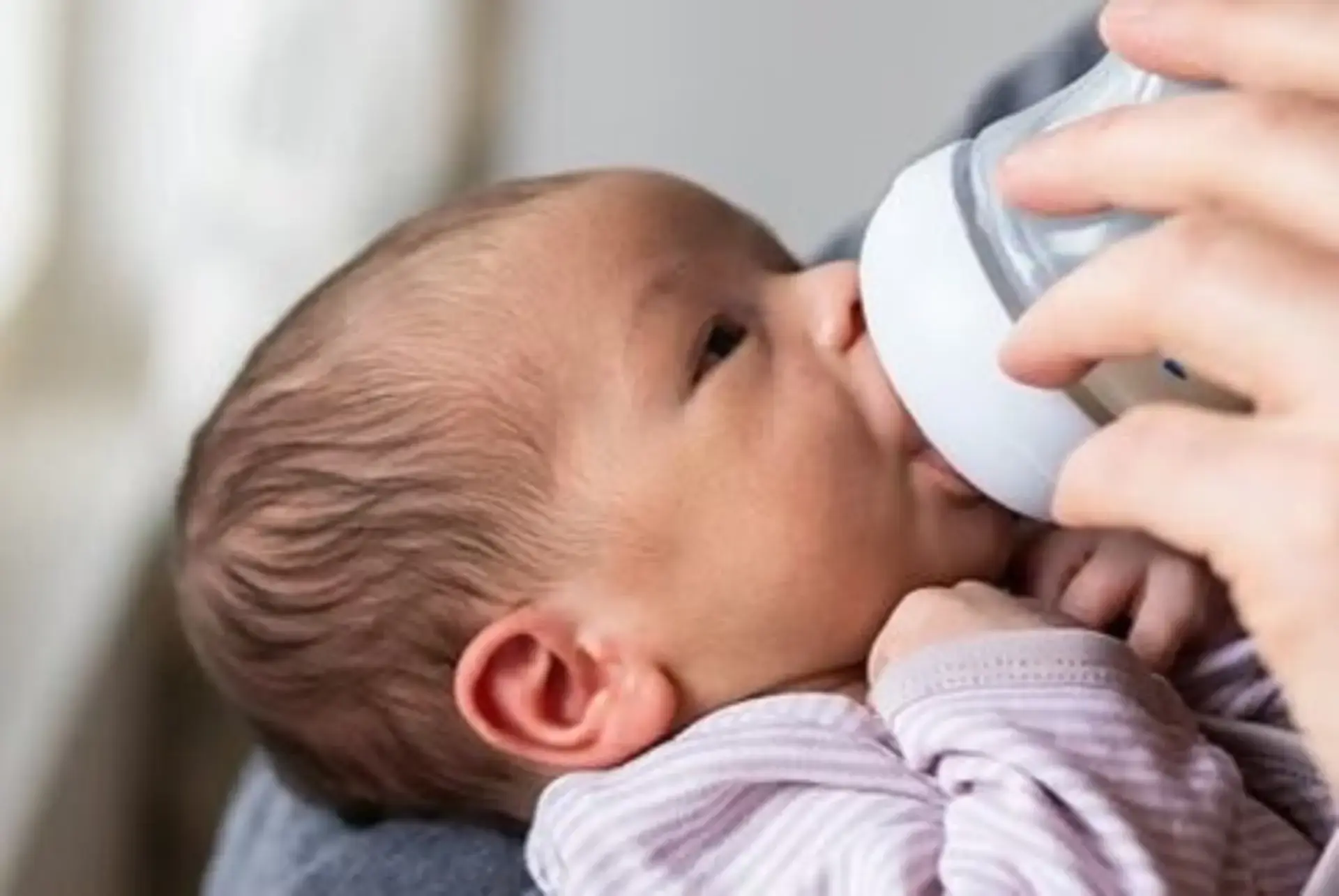 Conseils Pour Donner Le Biberon À Bébé