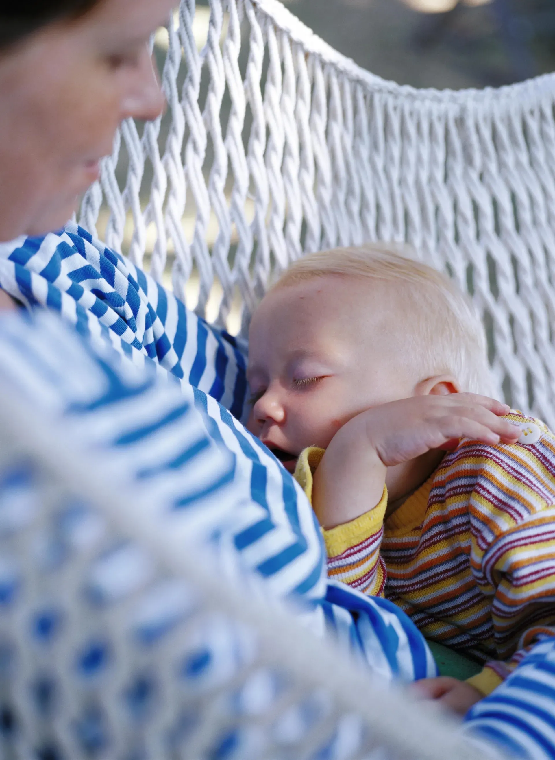Pourquoi bébé pleure dans son sommeil