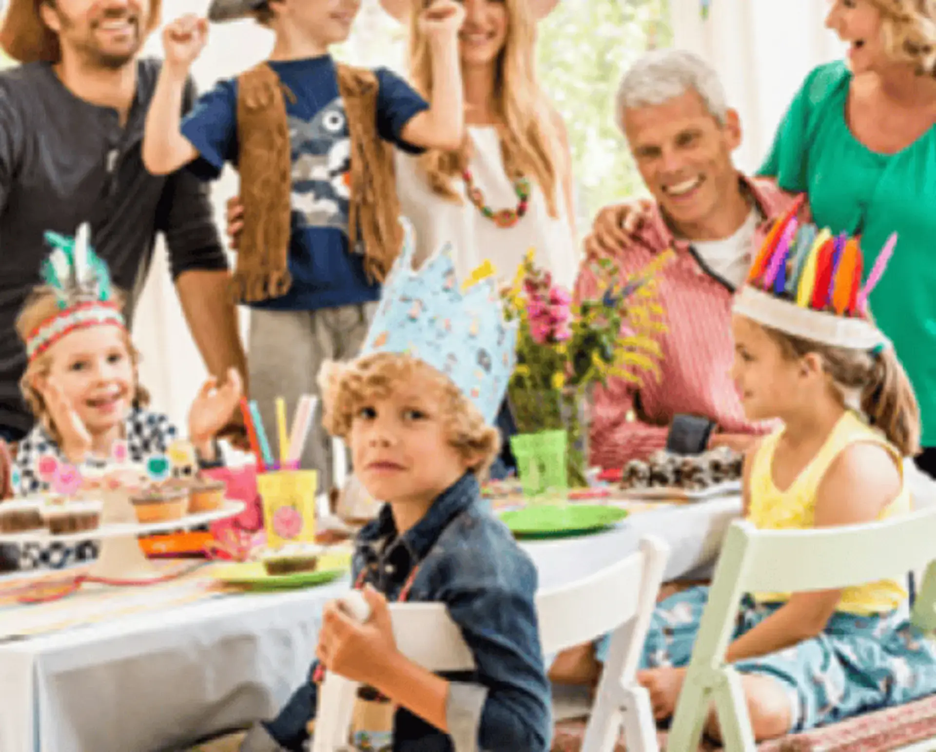 header-article-reussir-anniversaire-enfant-theme-decoration-cartons