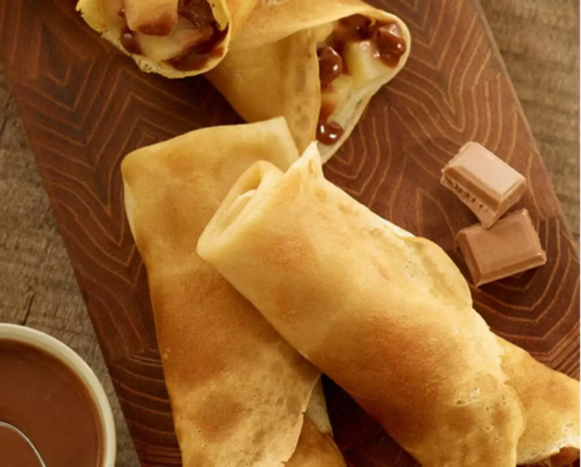 Garnitures sucrées: crêpes au chocolat, au sucre, au caramel beurre salé..​.