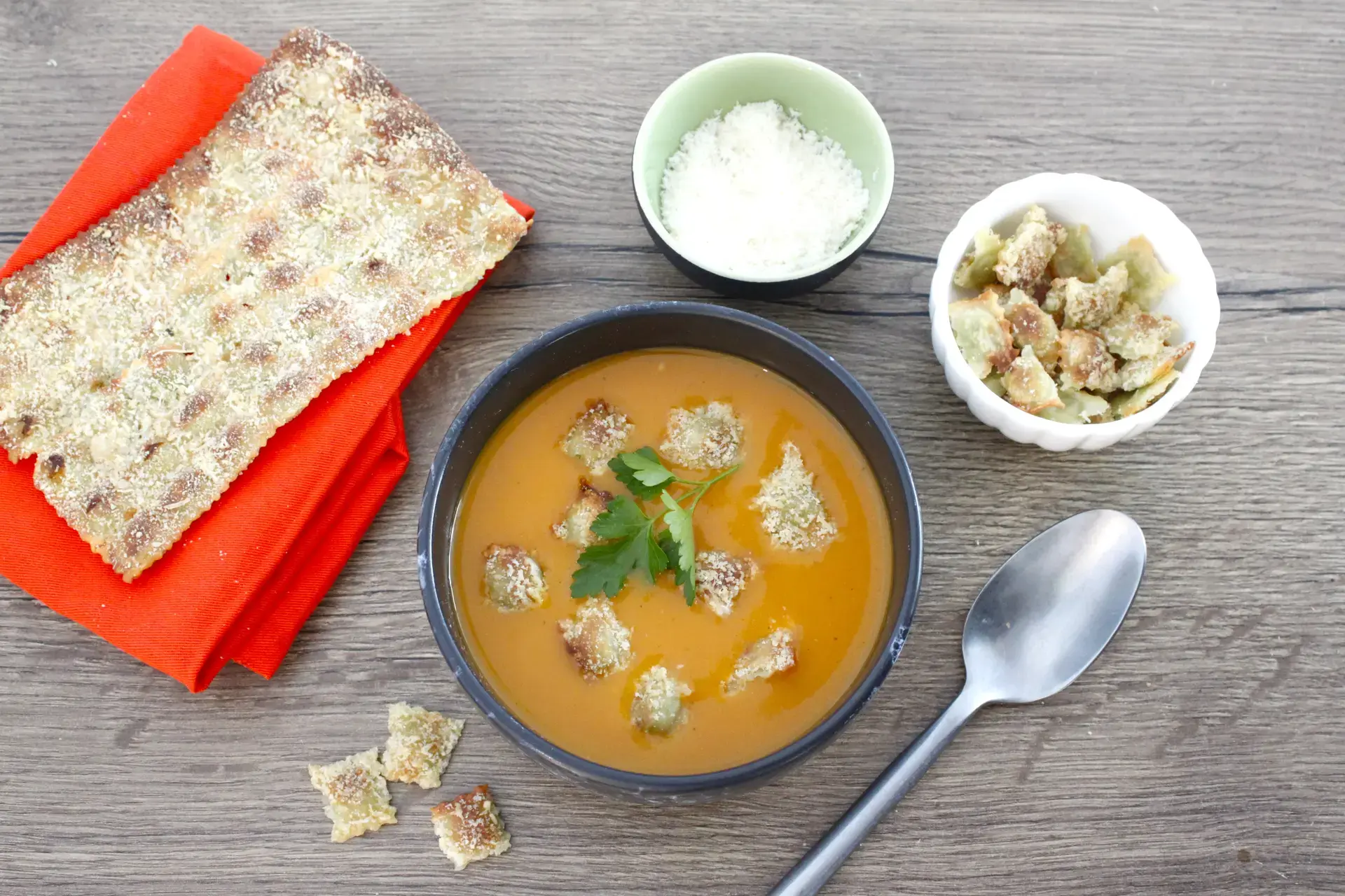 Visuel Velouté aux 8 légumes et ravioles croustillantes