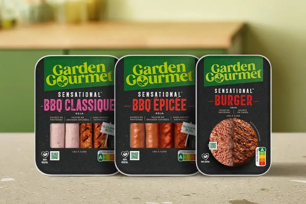 Trois emballages végétaux Garden Gourmet : BBQ Classique, BBQ Épicée et Burger.