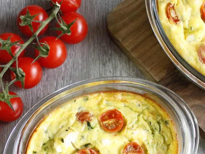 tomatos in kitchen table