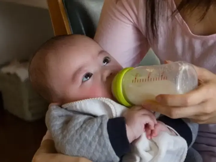 lait infantile pour bébé apres allaitement