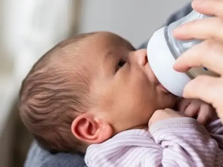 Conseils Pour Donner Le Biberon À Bébé