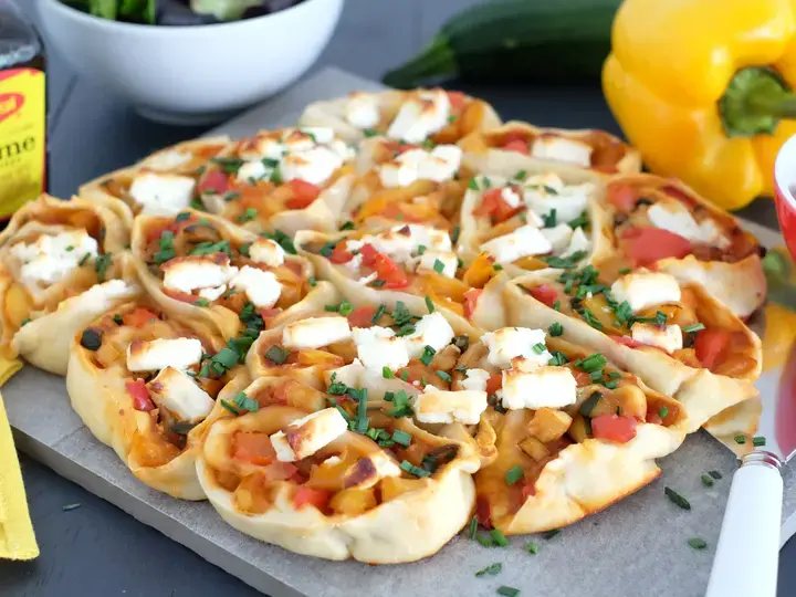 Pizza fleur aux légumes du soleil et feta