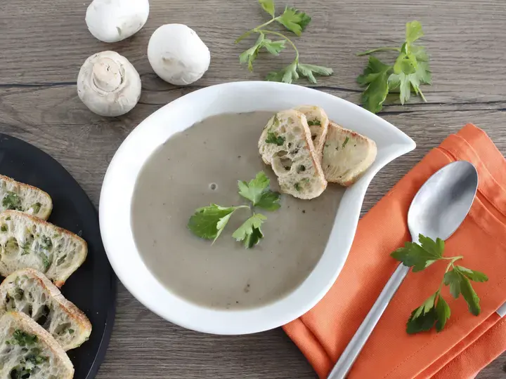 Velouté de champignons et croutons ail persil