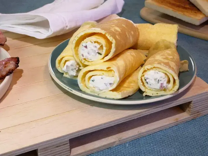 Omelettes roulées au fromage frais