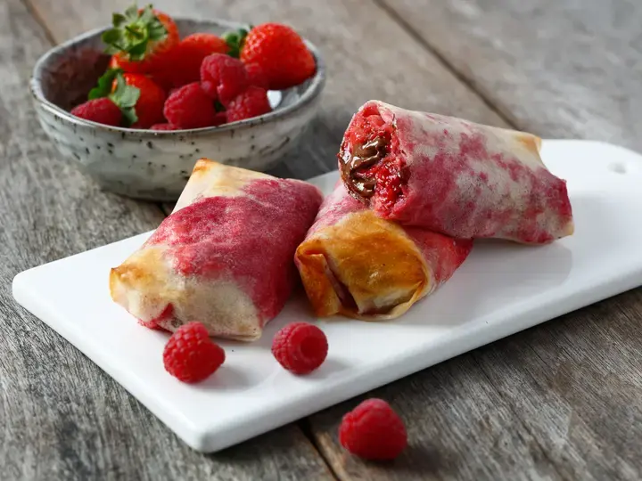 Nems au chocolat au lait et fruits rouges