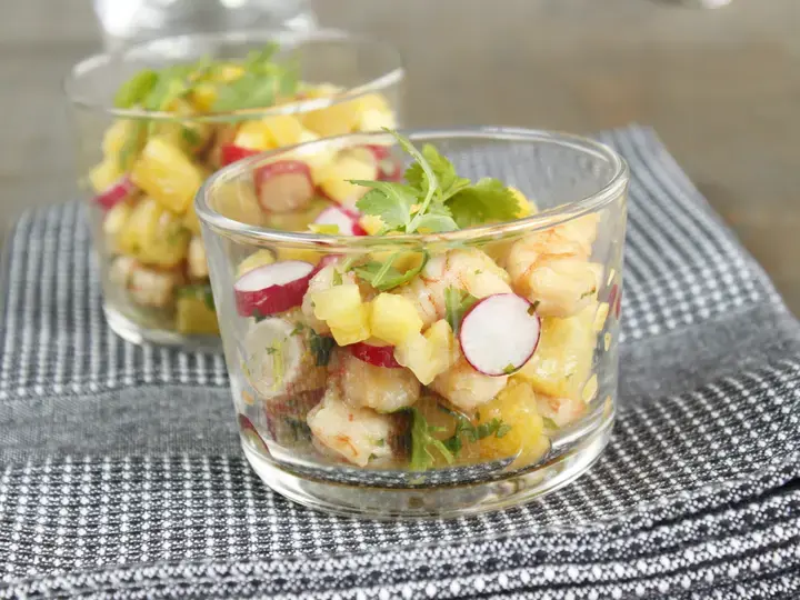 Verrine ananas crevettes, radis coriandre
