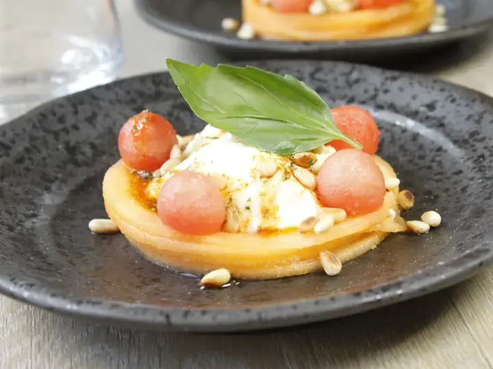Burrata au melon et pastèque vinaigrette à l'italienne