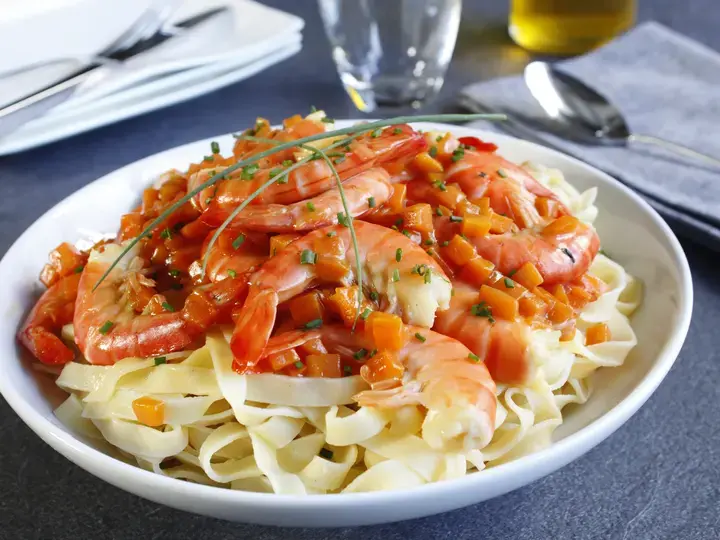 Tagliatelles aux crevettes et légumes