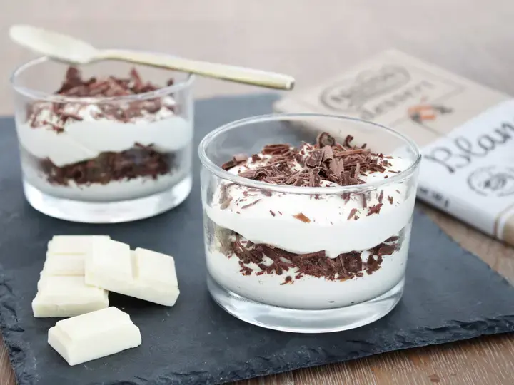 Mousse au chocolat blanc stracciatella