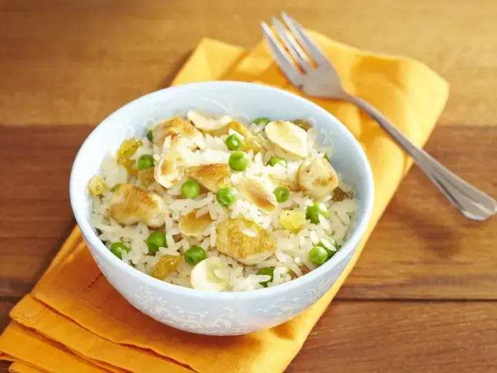 Riz saute au poulet grille et petits legumes