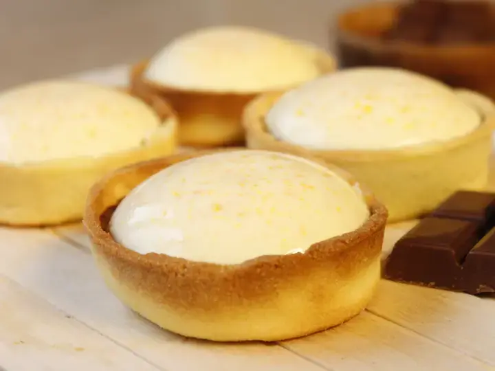 Tartelettes au chocolat et panna cotta à l'orange