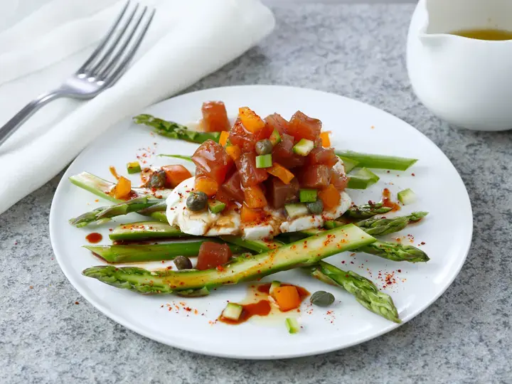 Tartare de thon, câpres, piment d'espelette