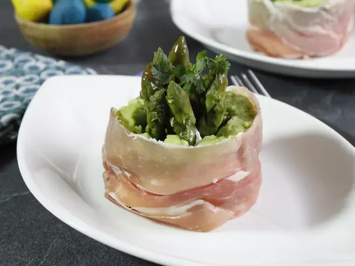 Asperges au jambon cru et fèves