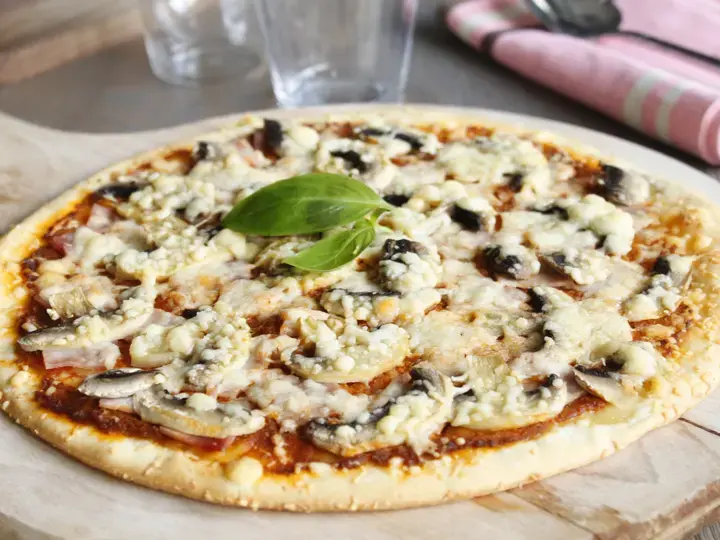 Pizza mozzarella et champignons rapide