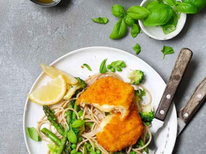 Pavé au fromage et pâtes primavera