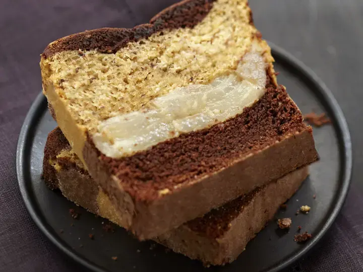 Cake marbré poires chocolat noisettes