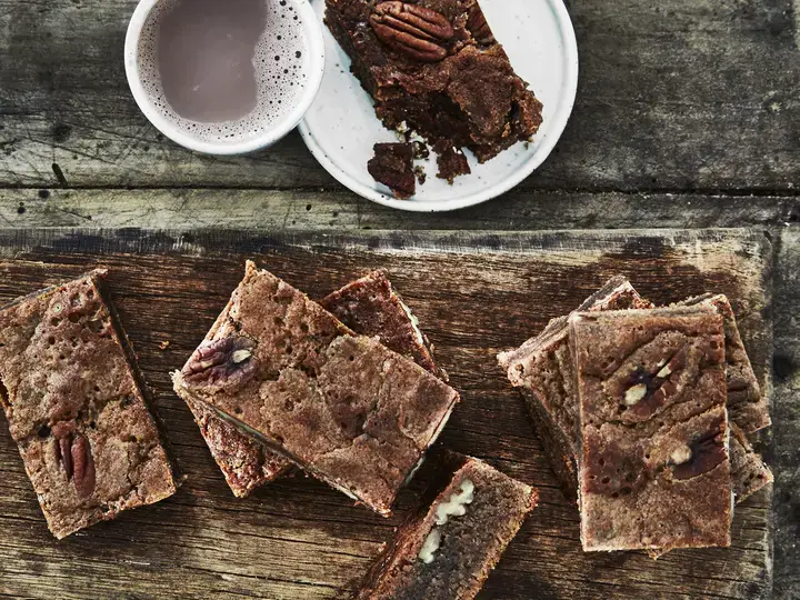 this media has been downloaded from content hub 202079495