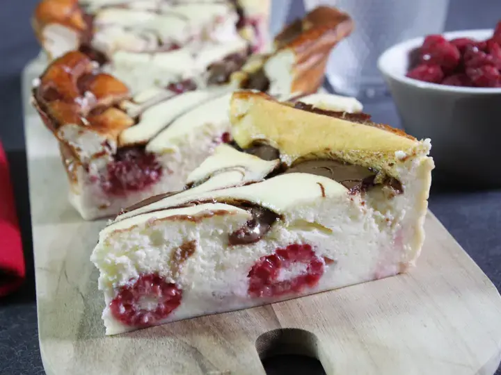 Gateau au fromage blanc framboises et marbrures au chocolat