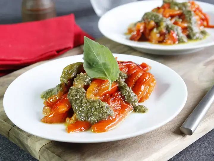 Poivrons grillés et sauce basilic