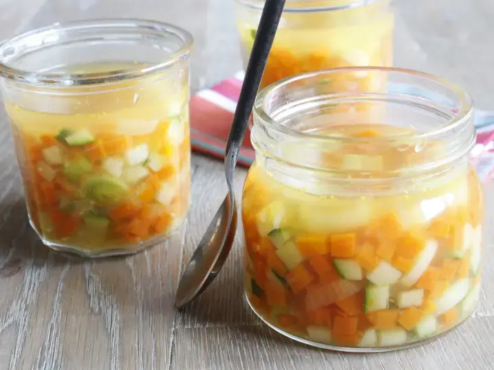 Bouillon de petits légumes au zeste de citron