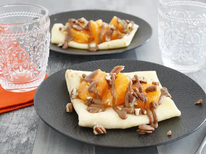 Crêpes aux fruits sauce caramel noix de pécan