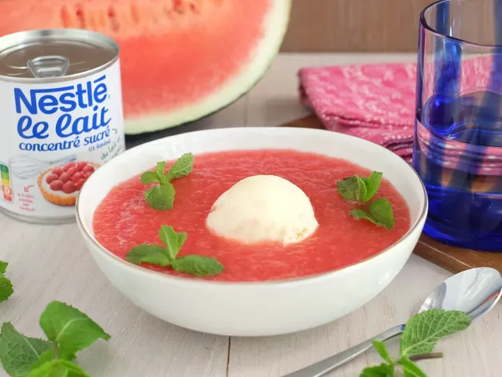 Soupe glacée pastèque et glace au lait concentré