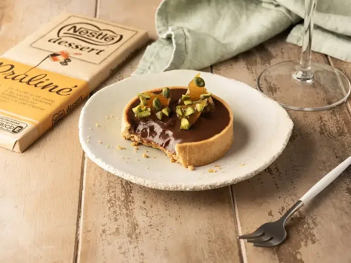 Tartelette au chocolat praliné et pistaches caramélisées