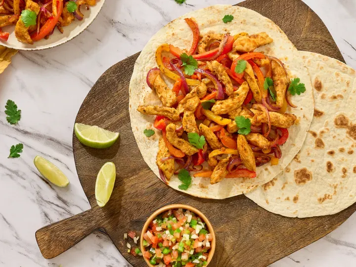 Fajitas de poitrine de poulet à la friteuse à air avec pico de gallo