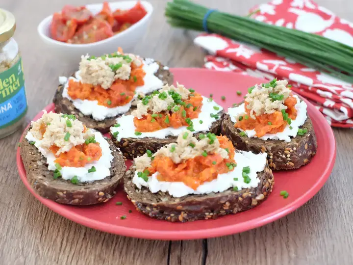 Toasts chèvre frais tomates confites Vuna